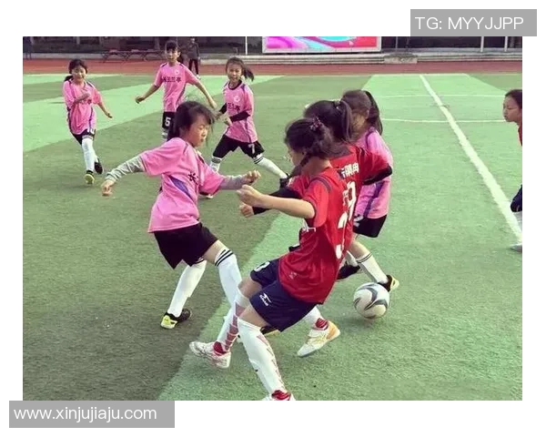 小儿足球梦启航快乐成长在绿茵场上挥洒童年激情与友谊